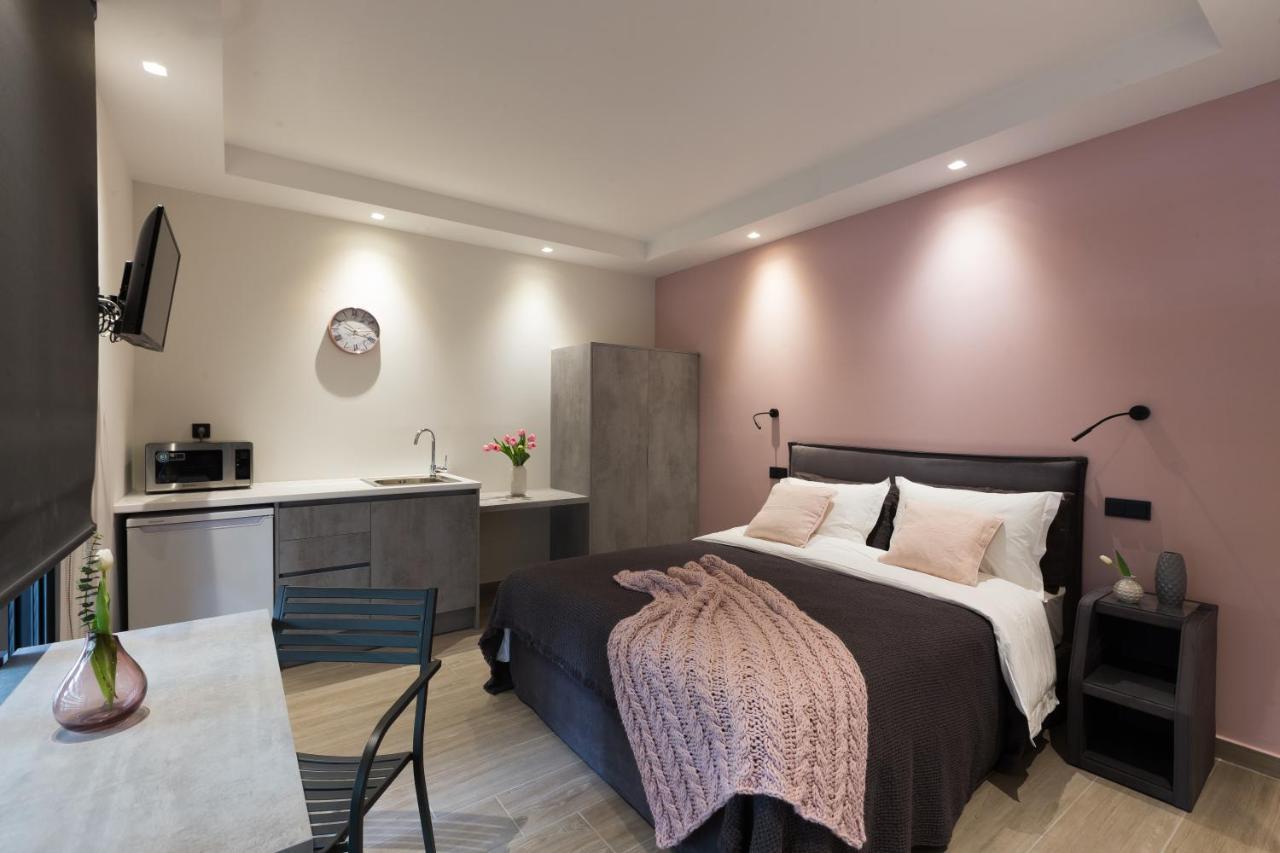 12 Reasons Why Metaxourgeio Aparthotel เอเธนส์ ภายนอก รูปภาพ