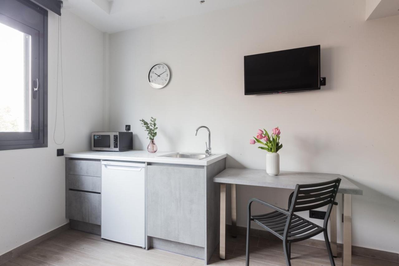 12 Reasons Why Metaxourgeio Aparthotel เอเธนส์ ภายนอก รูปภาพ