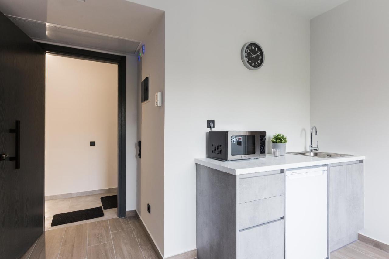 12 Reasons Why Metaxourgeio Aparthotel เอเธนส์ ภายนอก รูปภาพ