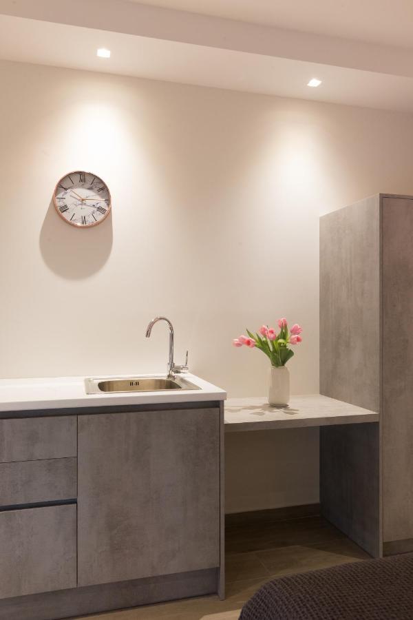 12 Reasons Why Metaxourgeio Aparthotel เอเธนส์ ภายนอก รูปภาพ