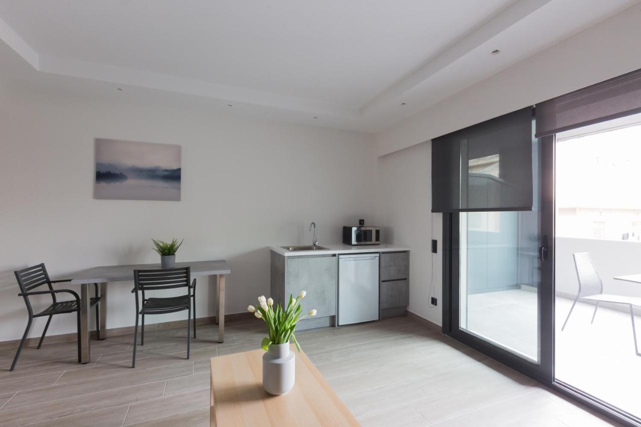 12 Reasons Why Metaxourgeio Aparthotel เอเธนส์ ภายนอก รูปภาพ