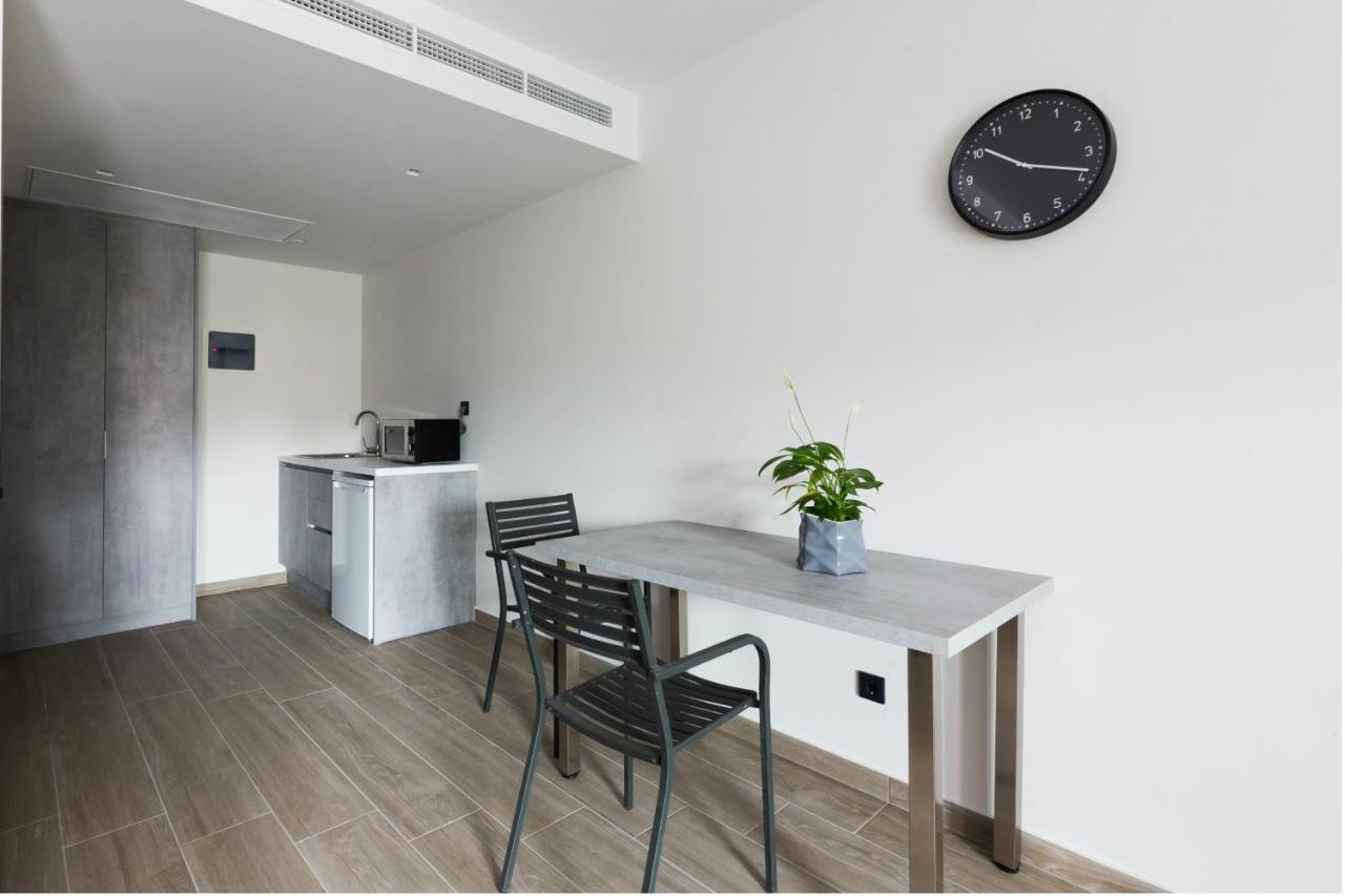 12 Reasons Why Metaxourgeio Aparthotel เอเธนส์ ภายนอก รูปภาพ