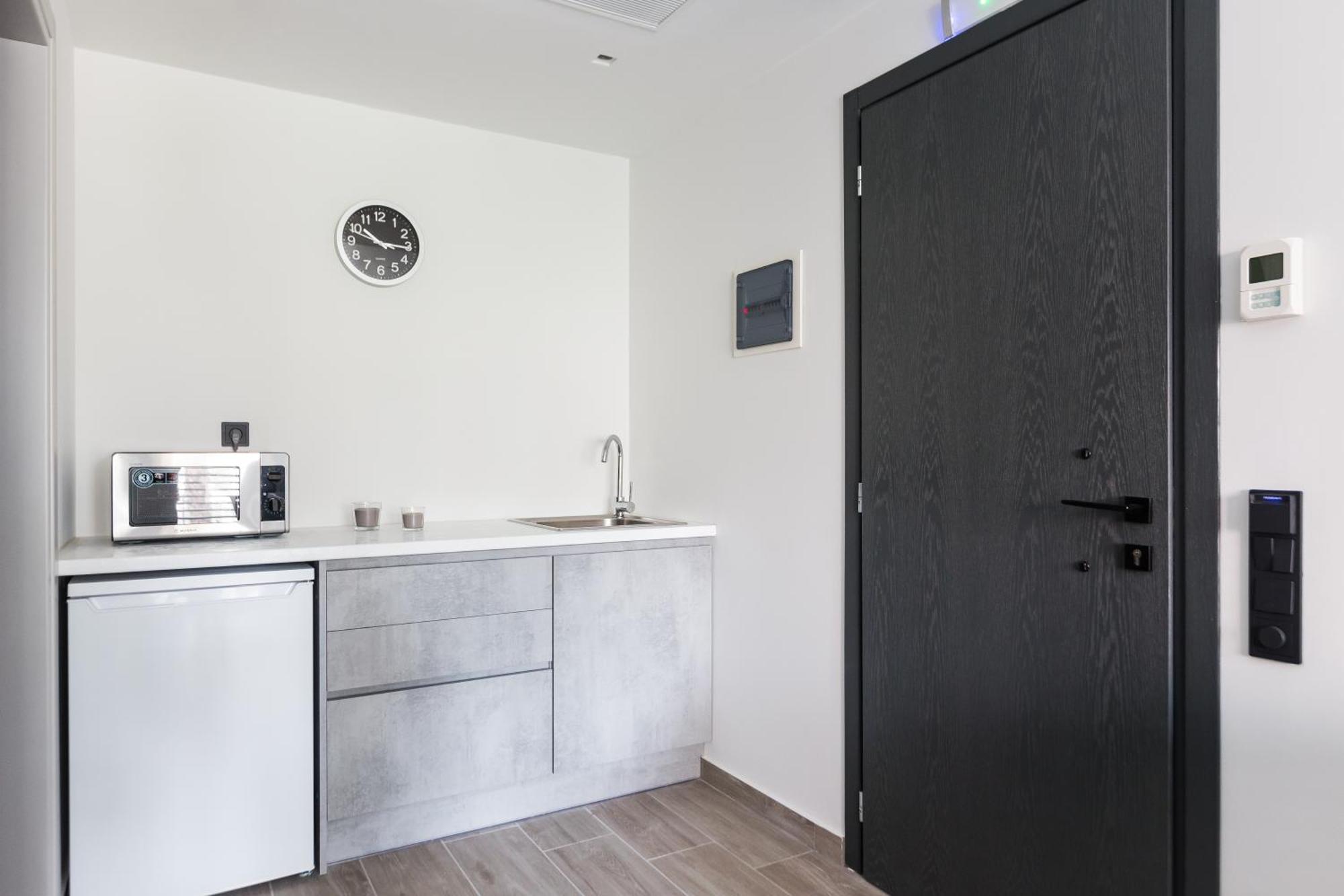 12 Reasons Why Metaxourgeio Aparthotel เอเธนส์ ภายนอก รูปภาพ